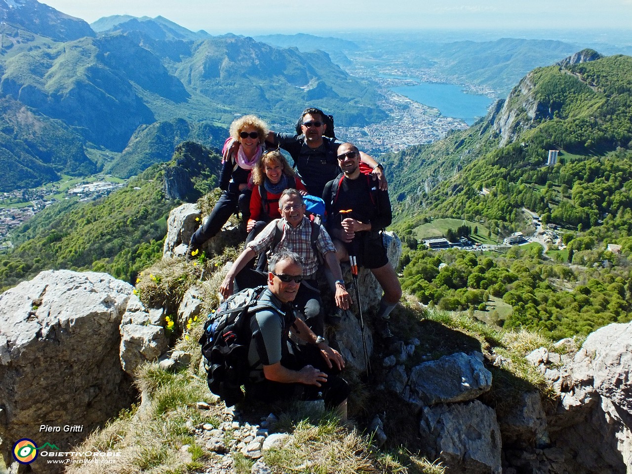 12 Sul cocuzzolo con vista sul Pian dei Resinelli....JPG